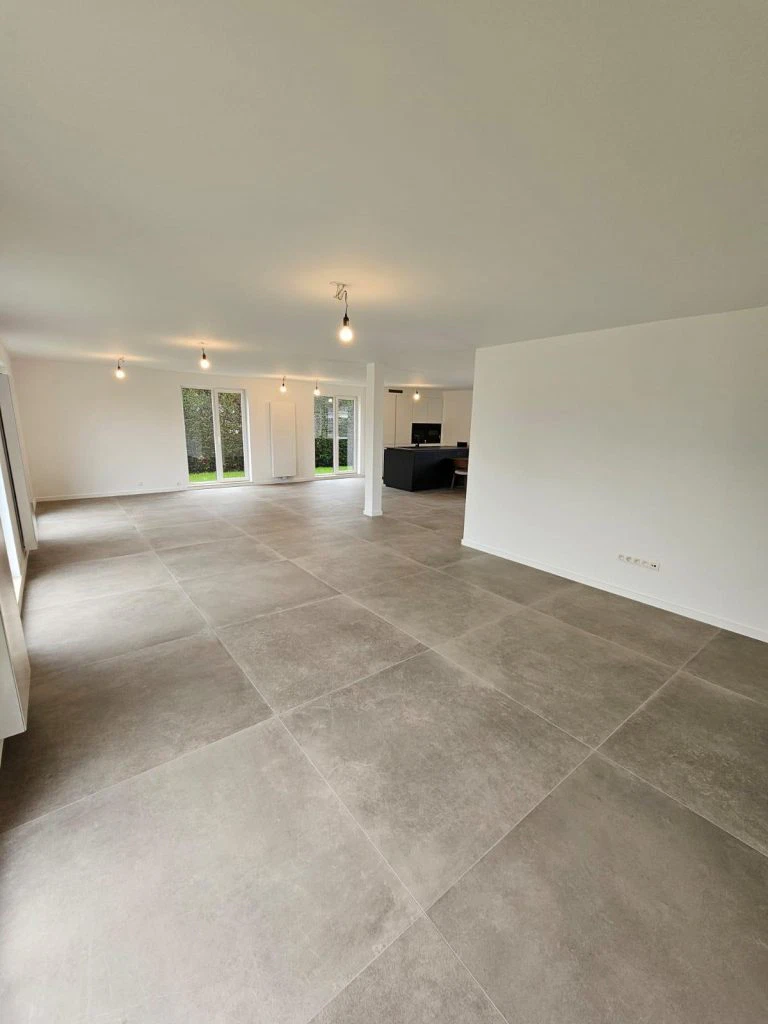 Bajabouw gevelisolatie, crepi en totaalrenovatie te Dendermonde