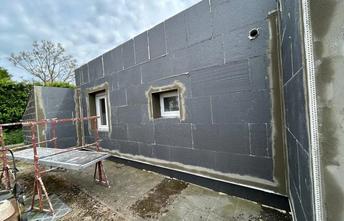 Bajabouw gevelisolatie, crepi en totaalrenovatie te Dendermonde